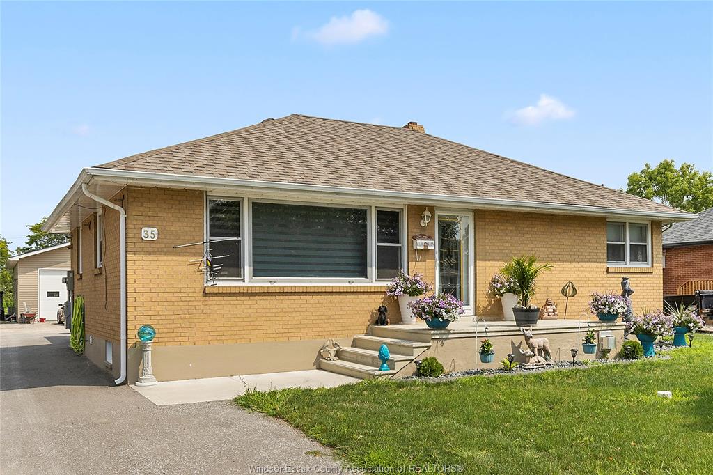 MLS# 26012095: 35 VICTORIA Street Unit# LOWER, Amherstburg, Canada