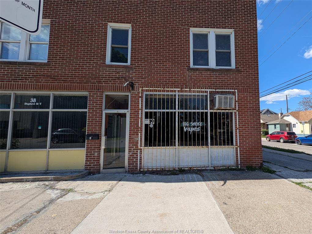 MLS# 26012077: 42 SHEPHERD Street, Windsor, Canada