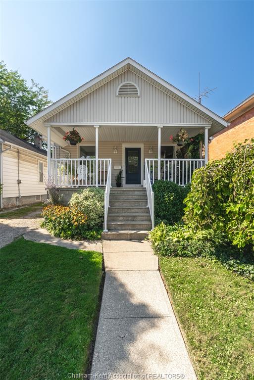 MLS# 26012119: 460 Queen Street, Chatham, Canada
