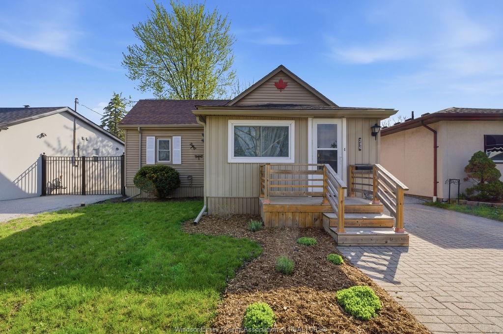 MLS# 26012161: 236 FRANK Avenue, Windsor, Canada