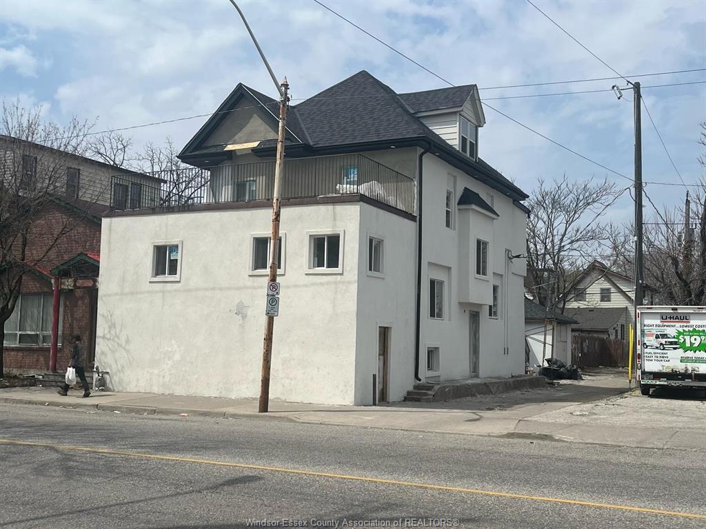 MLS# 26012182: 430 WYANDOTTE Street, Windsor, Canada