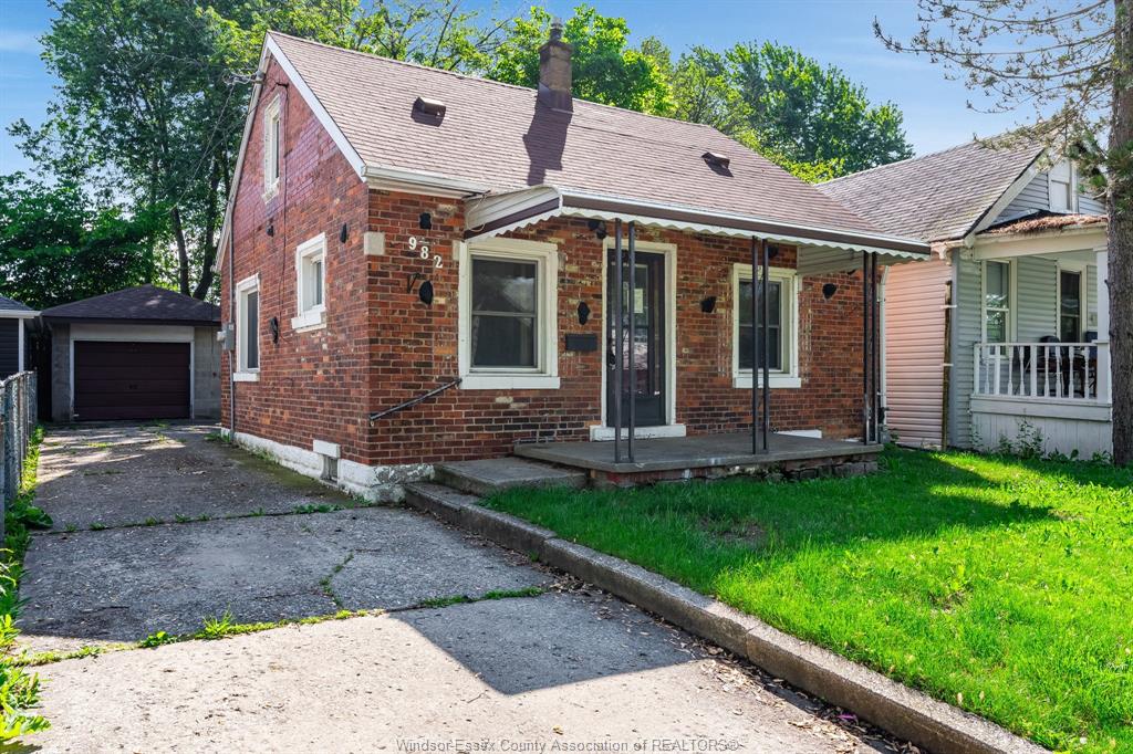 MLS# 26012178: 982 Bridge, Windsor, Canada