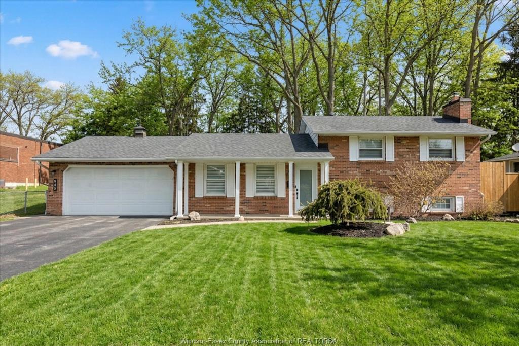 MLS# 26012246: 945 LAURIER, LaSalle, Canada