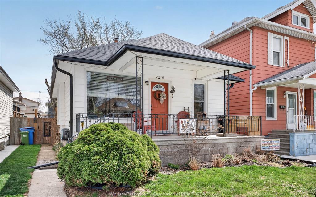 MLS# 26012249: 924 MARENTETTE Avenue, Windsor, Canada