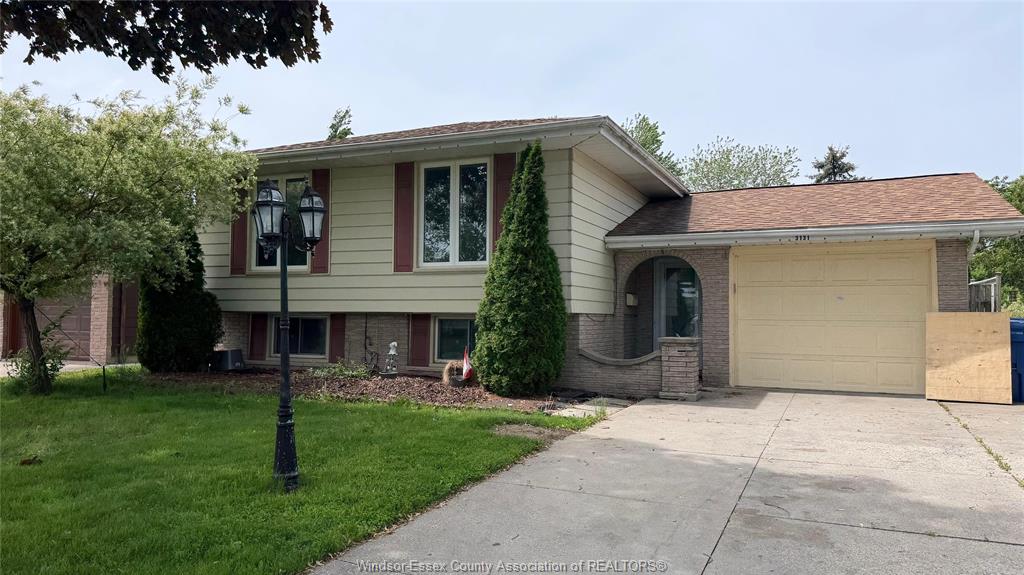 MLS# 26012338: 3131 BRIARBANK, Windsor, Canada