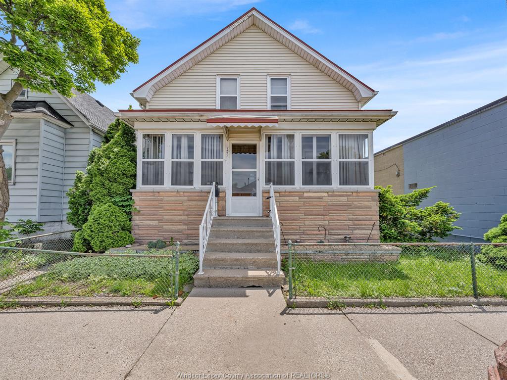 MLS# 26012445: 1221 ERIE, Windsor, Canada