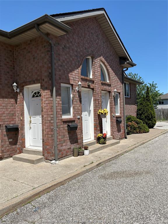 MLS# 26012464: 2290 DAYTONA Avenue, Windsor, Canada