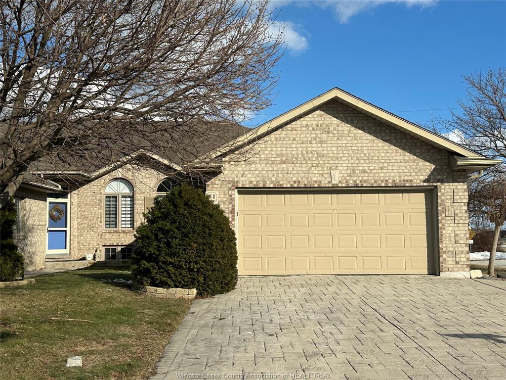 MLS# 26012530: 51 SANTOS Drive, Kingsville, Canada