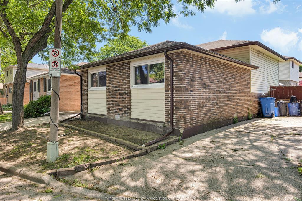 MLS# 26012537: 8245 ENFIELD Place, Windsor, Canada