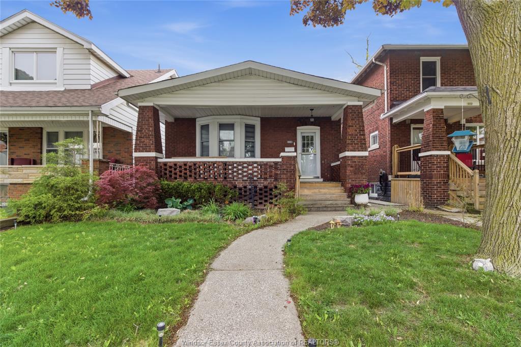 MLS# 26012561: 1220 GLADSTONE, Windsor, Canada