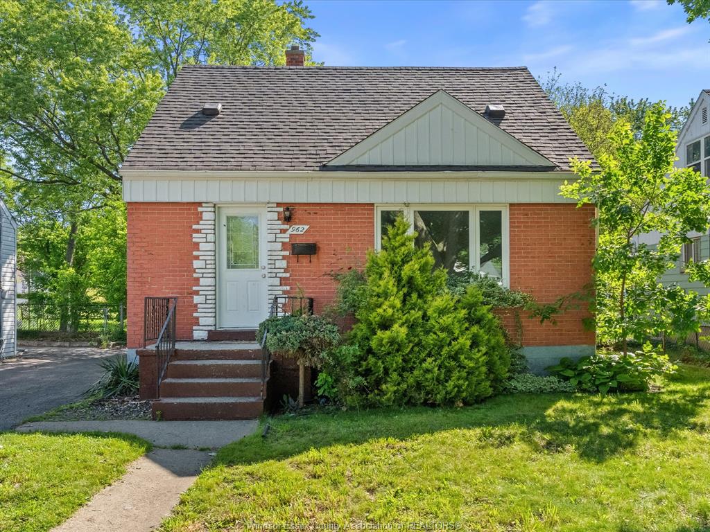 MLS# 26012667: 962 ASKIN, Windsor, Canada