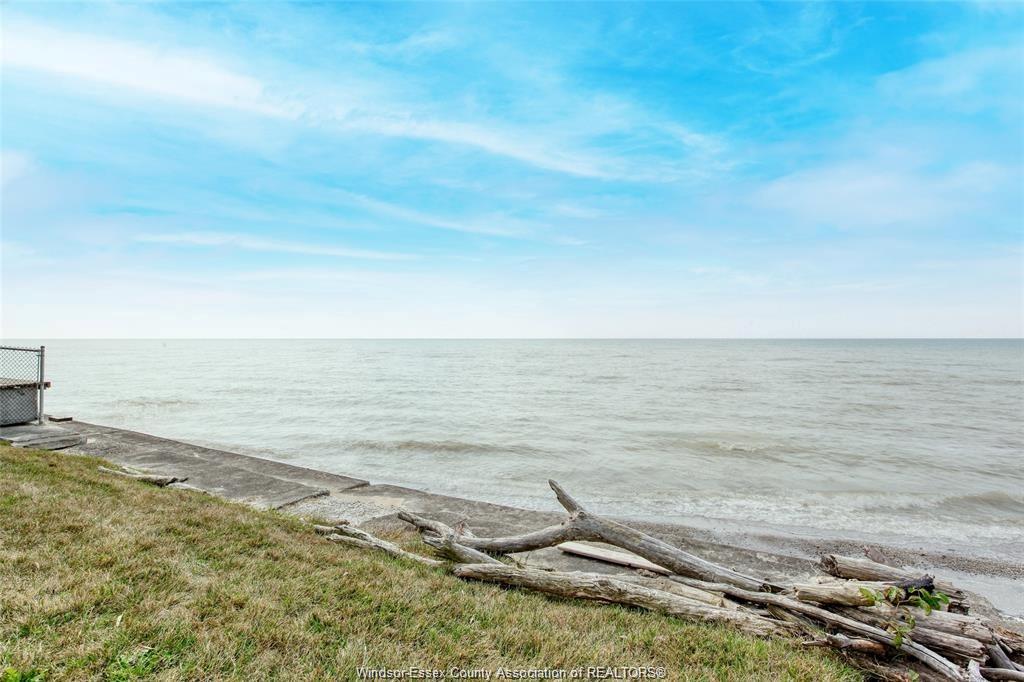 MLS# 26012702: 127 LAKEWOOD Drive, Amherstburg, Canada