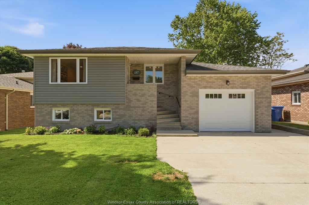 MLS# 26012641: 187 WOODLAWN Crescent, Kingsville, Canada