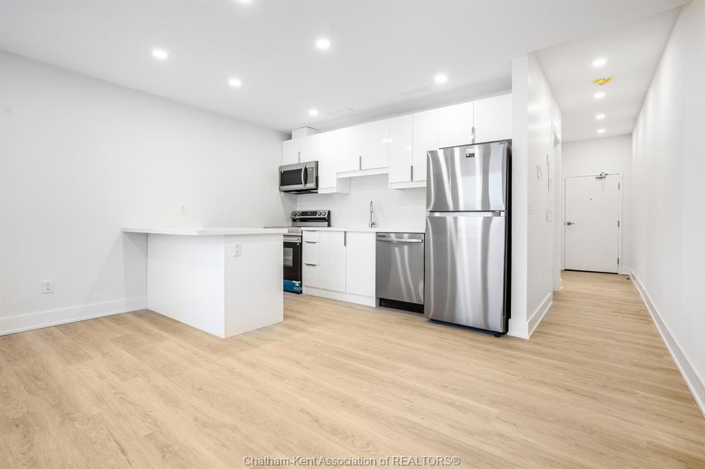 MLS# 26012744: 153 King Street Unit# 6, Chatham, Canada