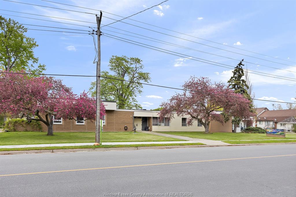MLS# 26012766: 6690 TECUMSEH Road, Lakeshore, Canada
