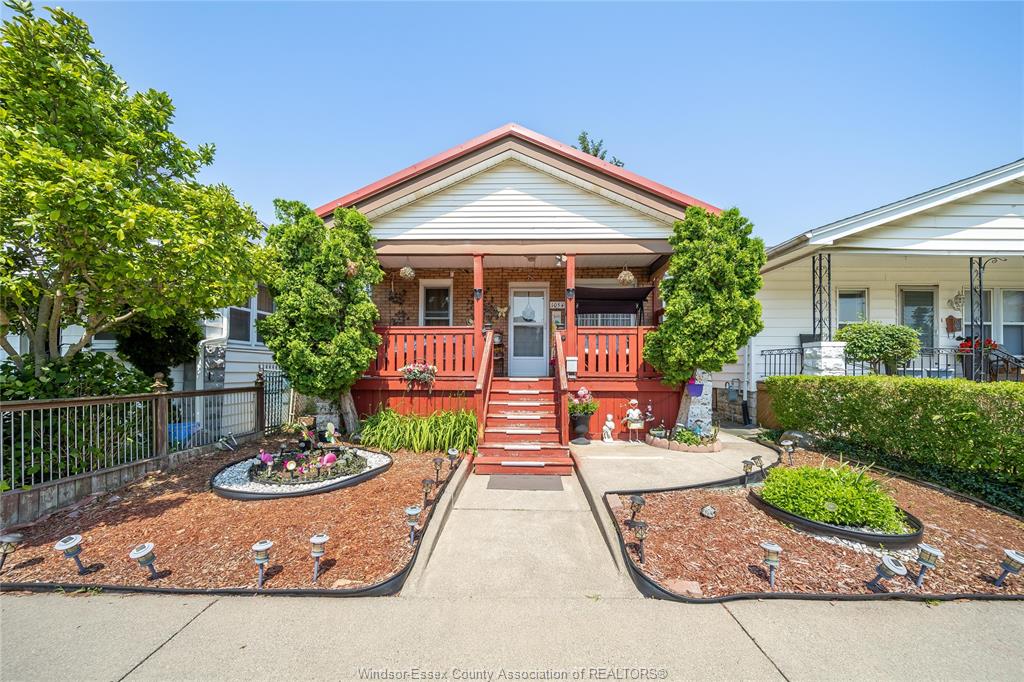 MLS# 26012789: 1054 OAK Street, Windsor, Canada