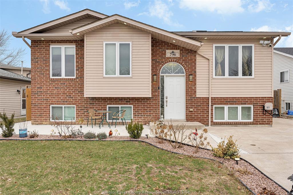 MLS# 26012803: 796 RICHMOND Street, Amherstburg, Canada