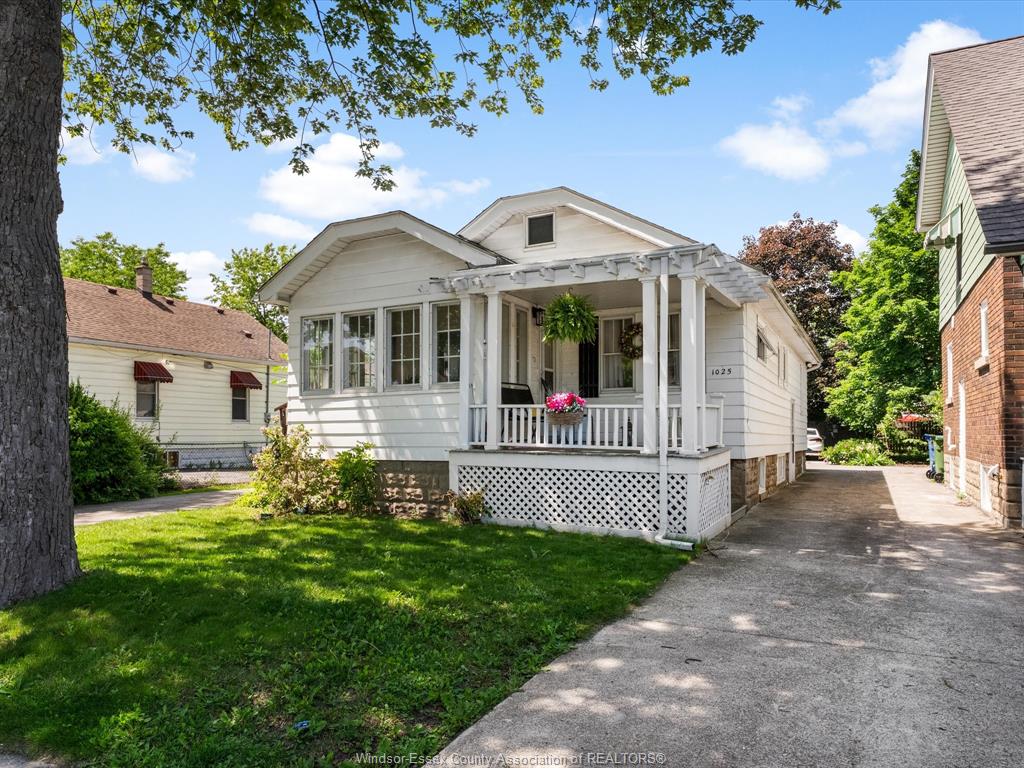 MLS# 26012820: 1025 CAMPBELL Avenue, Windsor, Canada