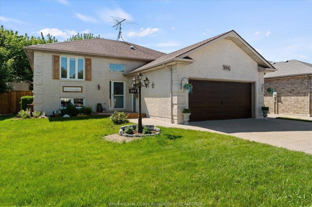 MLS# 26012858: 251 WILLOWWOOD, Belle River, Canada