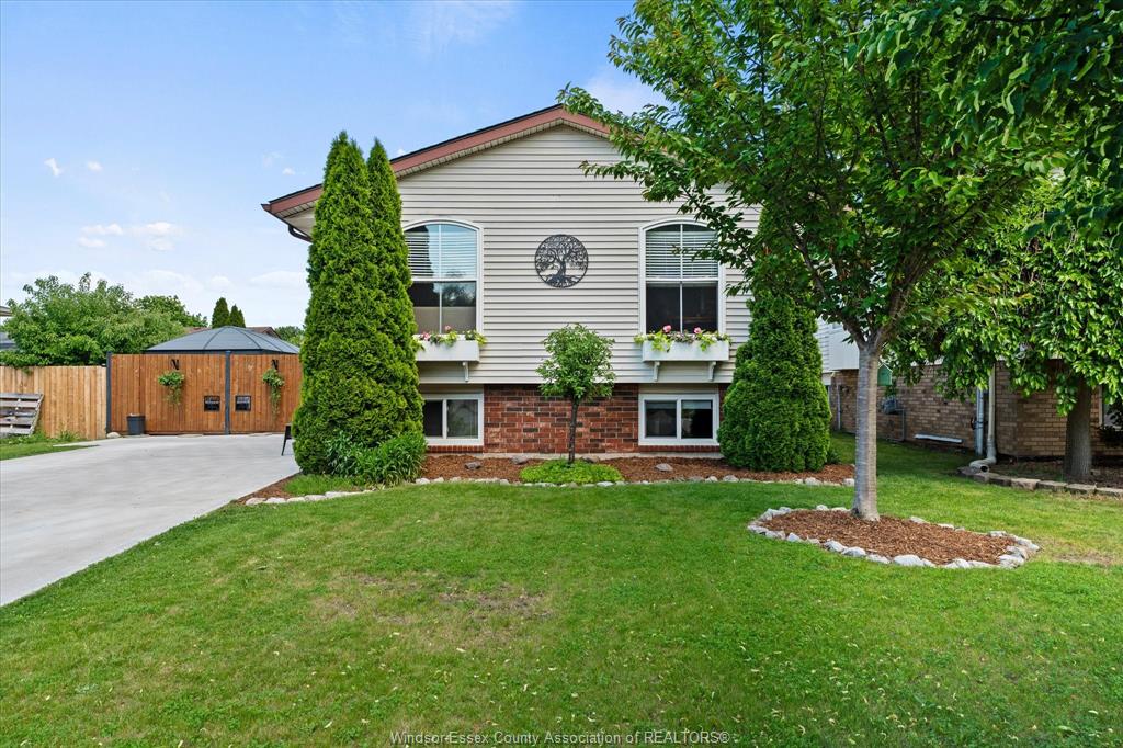 MLS# 26012874: 50 TENNESSEE Crescent, Amherstburg, Canada