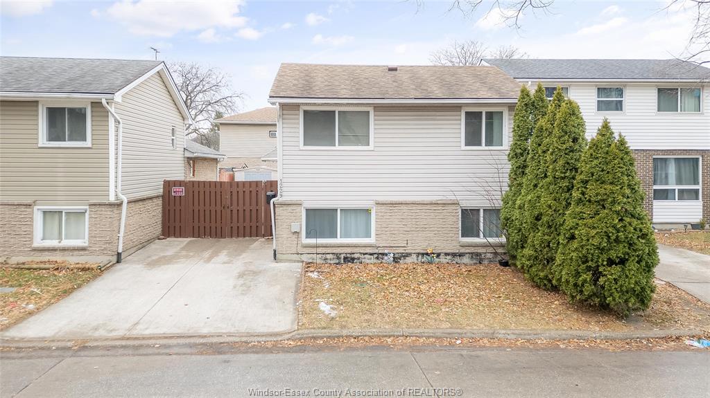 MLS# 26012378: 1229 ARNCLIFFE, Windsor, Canada