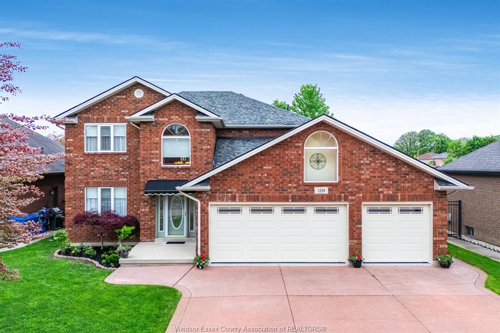 MLS# 26012777: 1239 Radcliff, Windsor, Canada