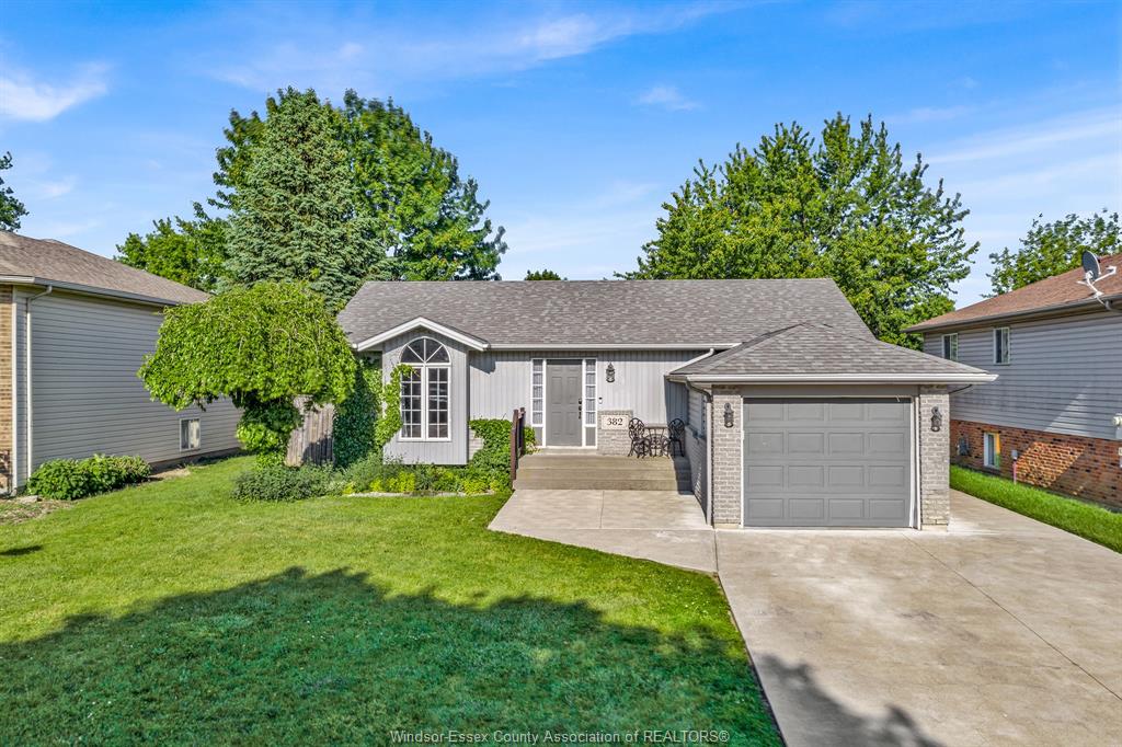 MLS# 26013050: 382 THORN RIDGE, Amherstburg, Canada