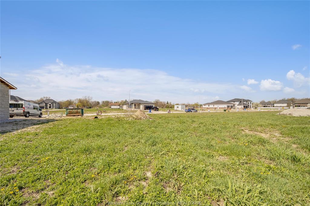 MLS# 26013031: 3662 FARROW Avenue, Windsor, Canada