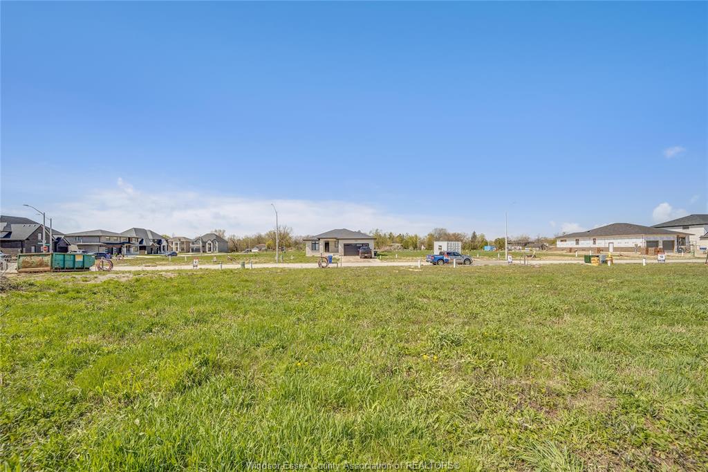 MLS# 26013033: 3674 FARROW Avenue, Windsor, Canada