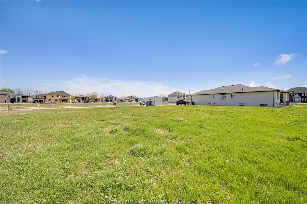 MLS# 26013036: 3667 FARROW Avenue, Windsor, Canada
