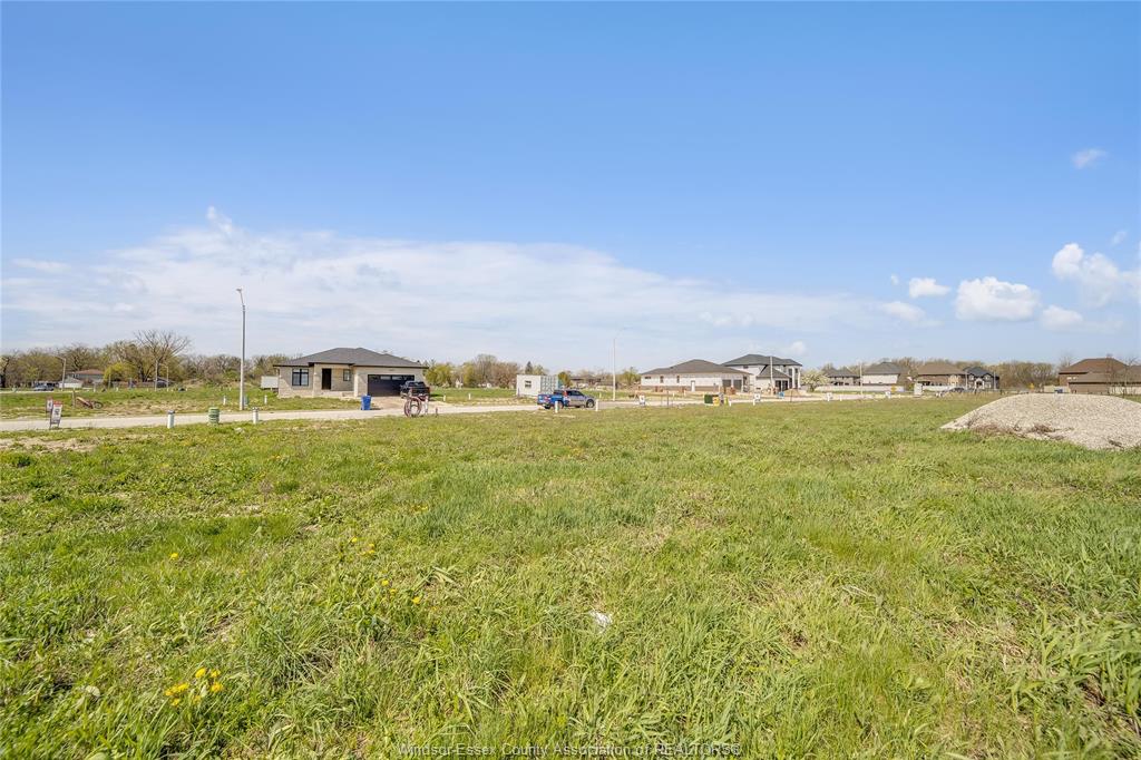 MLS# 26013041: 3673 FARROW Avenue, Windsor, Canada