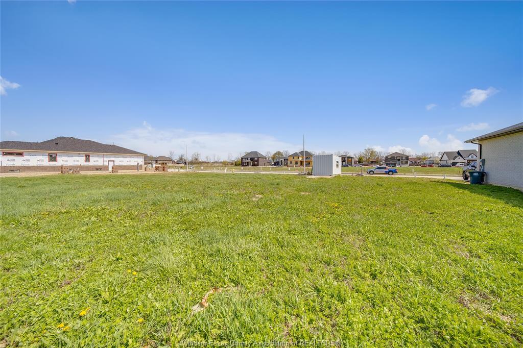 MLS# 26013043: 3679 FARROW Avenue, Windsor, Canada