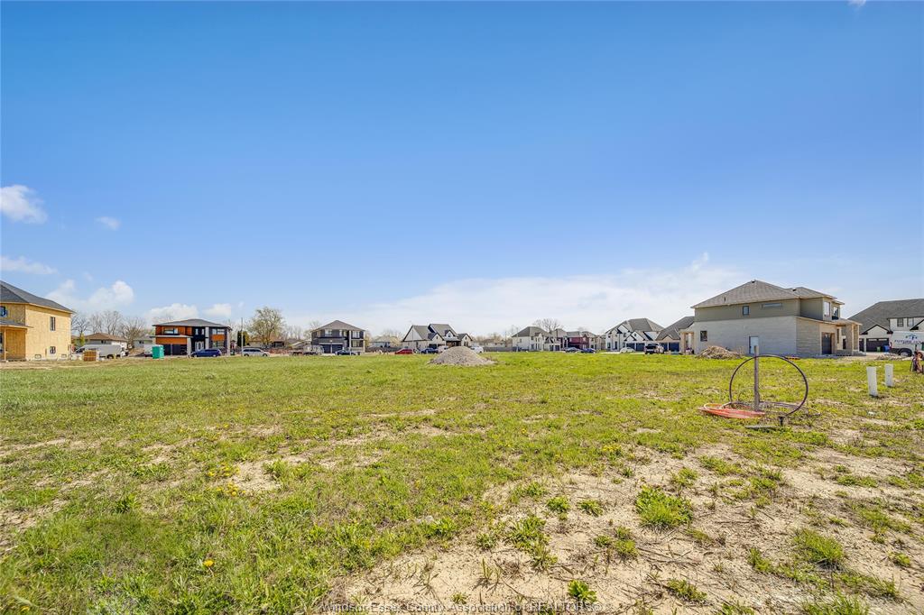 MLS# 26013044: 3691 FARROW Avenue, Windsor, Canada