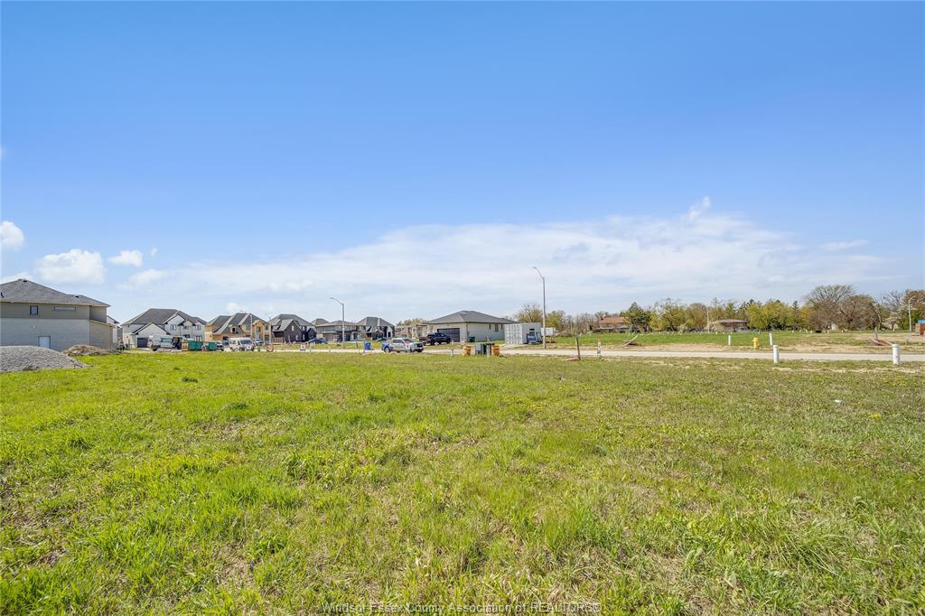 MLS# 26013046: 3697 FARROW Avenue, Windsor, Canada