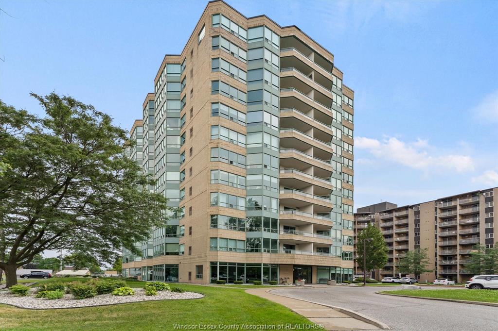 MLS# 26013100: 3601 RIVERSIDE Drive Unit# 706, Windsor, Canada