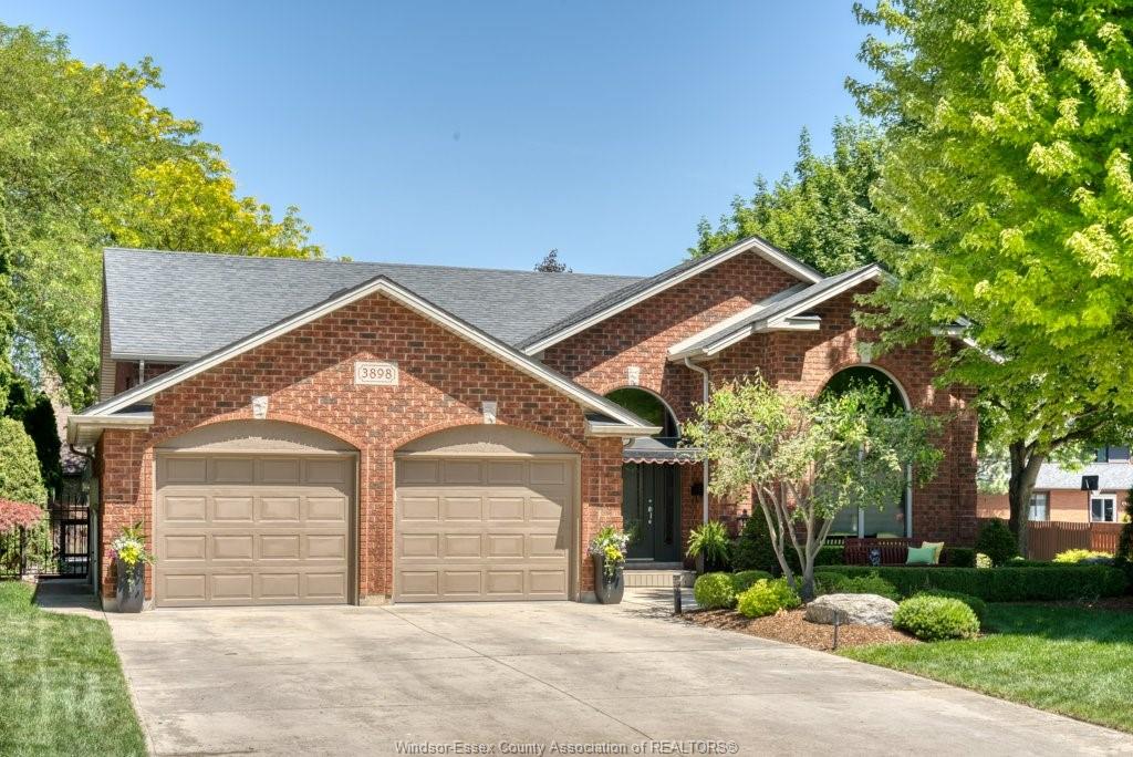 MLS# 26013107: 3898 NORTHWAY Avenue, Windsor, Canada