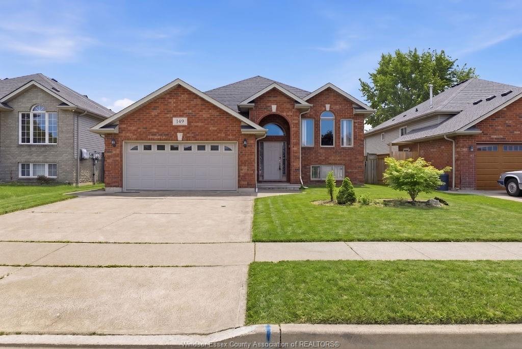 MLS# 26013133: 149 AMY CROFT Drive, Lakeshore, Canada