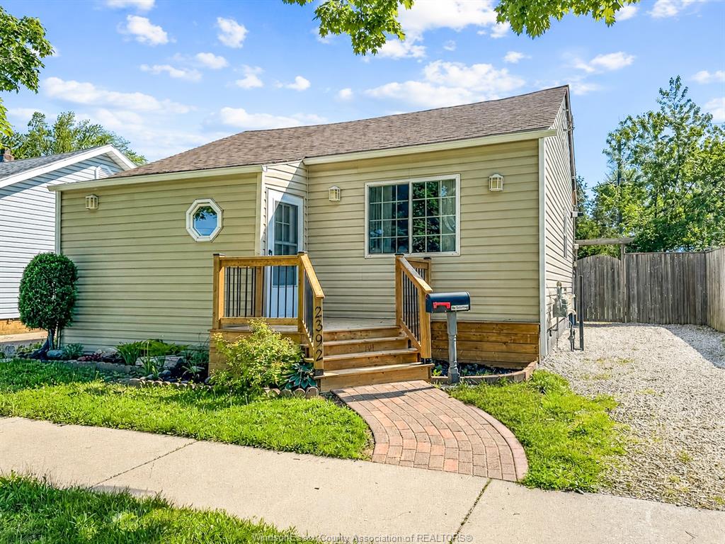 MLS# 26013215: 2392 LOUIS, Windsor, Canada