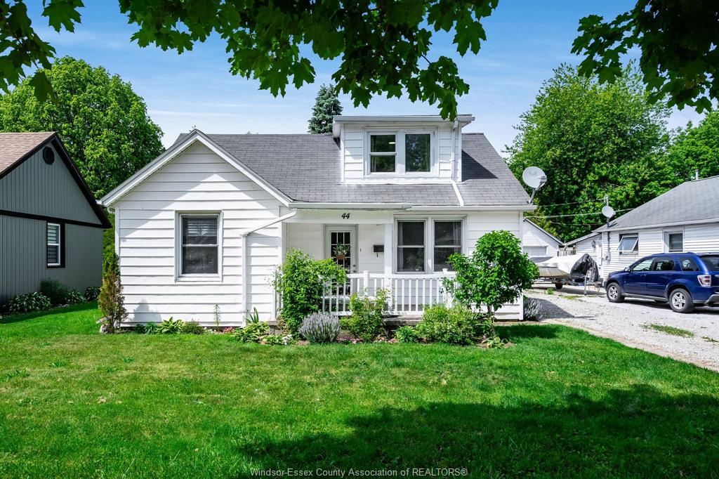MLS# 26013332: 44 MCLEAN, Kingsville, Canada