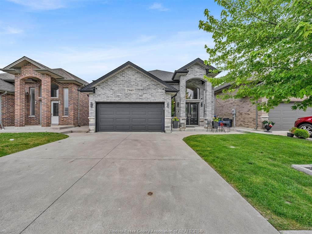MLS# 26013394: 2940 MCROBBIE, Windsor, Canada
