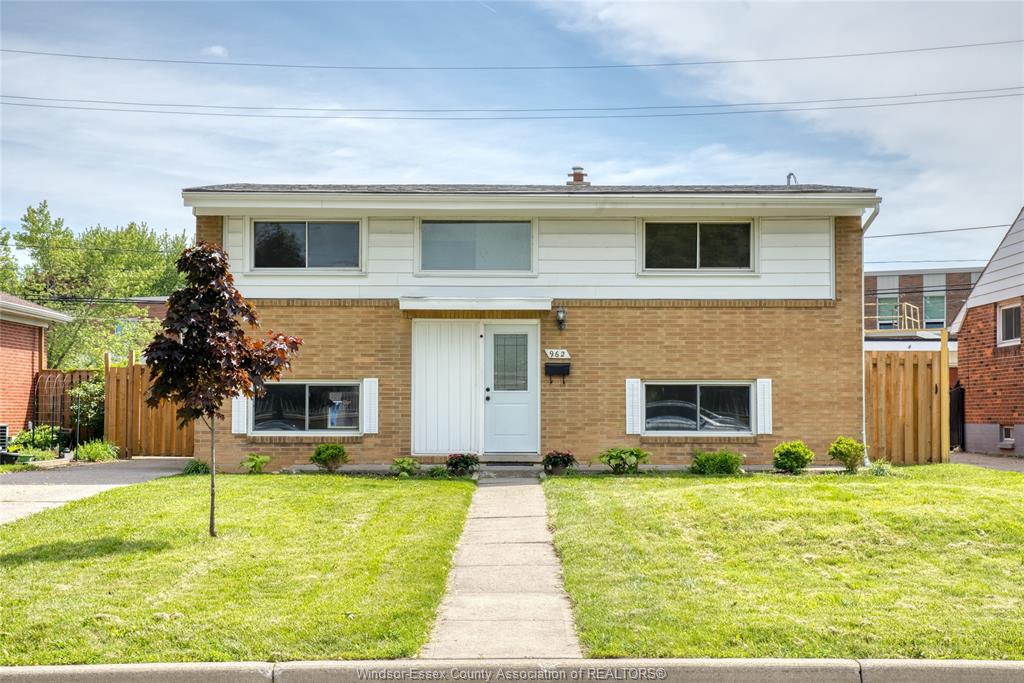 MLS# 26013402: 962 WATSON, Windsor, Canada