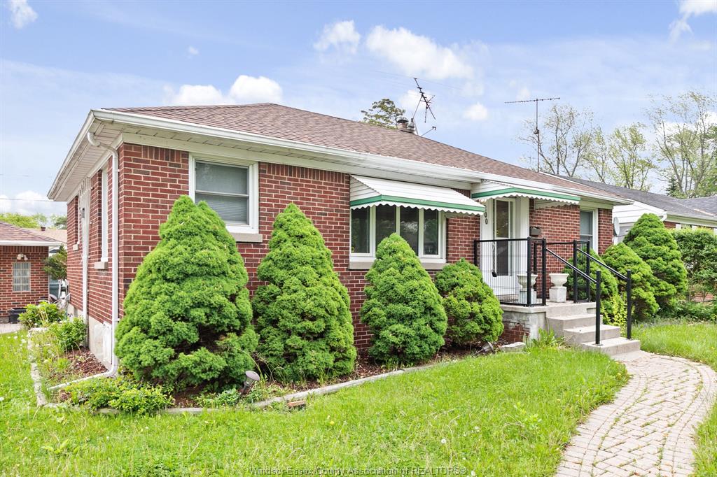 MLS# 26013414: 3200 LONGFELLOW Avenue Unit# LOWER, Windsor, Canada