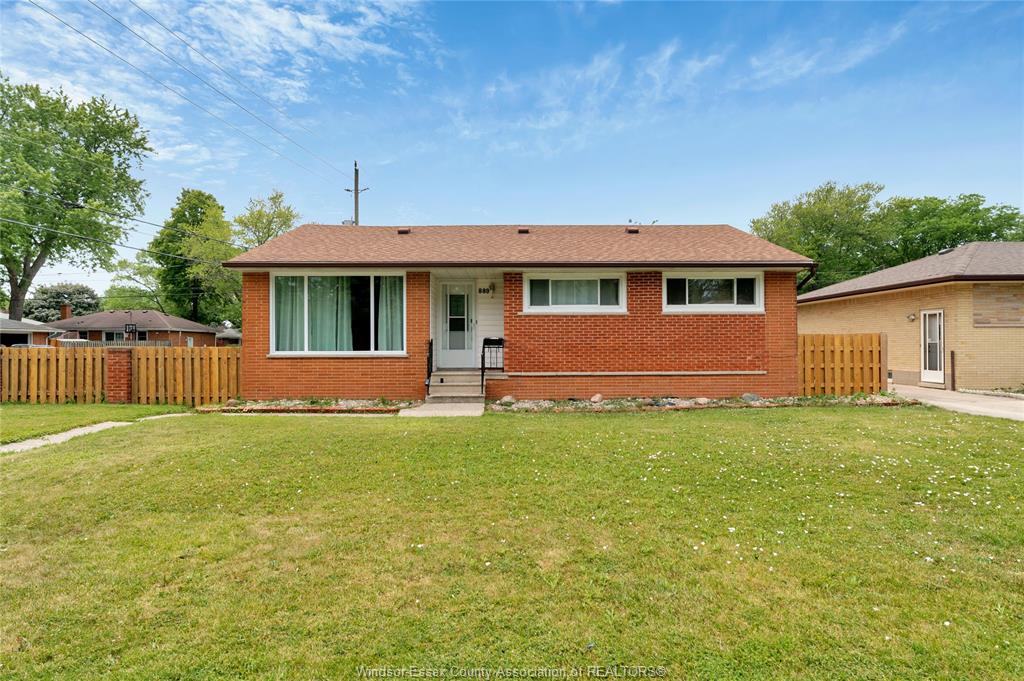 MLS# 26013438: 889 RIVERDALE, Windsor, Canada