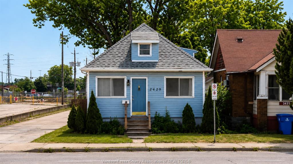 MLS# 26013422: 2429 HOWARD Avenue, Windsor, Canada