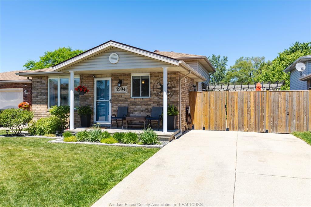 MLS# 26013451: 3994 MAPLE LEAF, Windsor, Canada