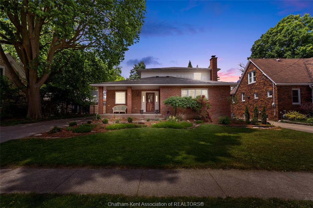 MLS# 26013384: 138 ELIZABETH Street, Chatham, Canada