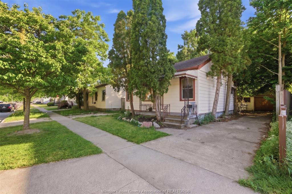 MLS# 26013500: 2209 FOREST, Windsor, Canada