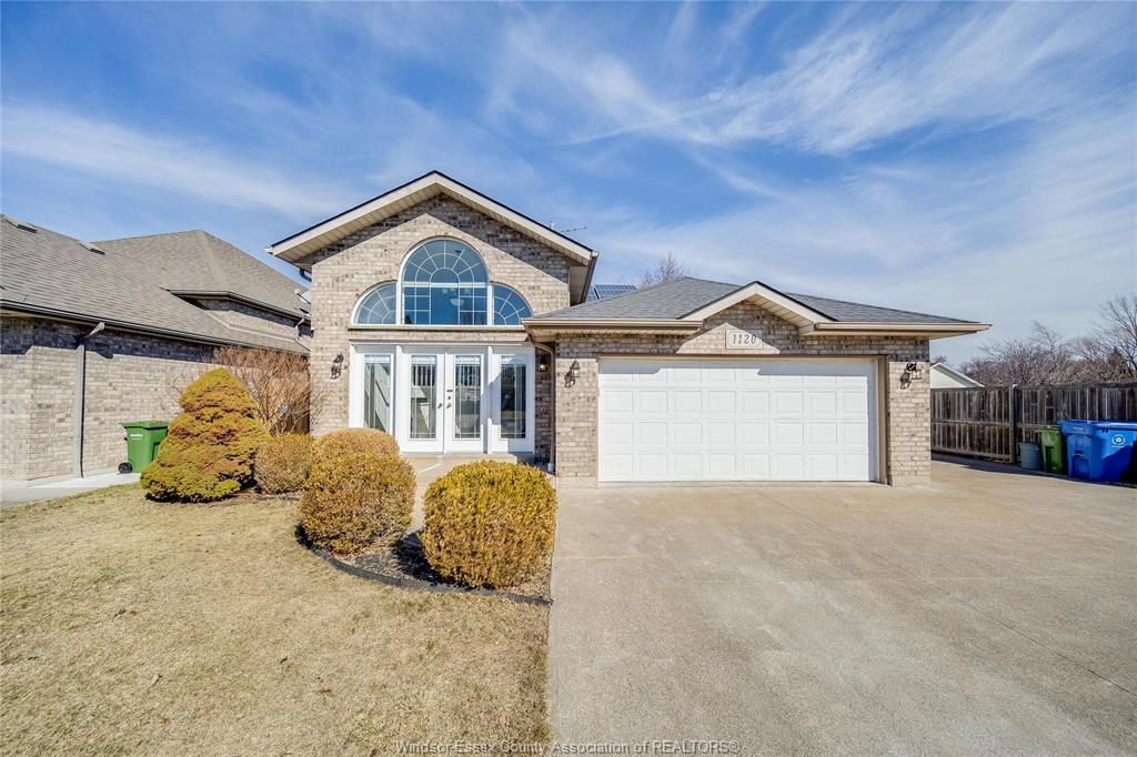 MLS# 26013507: 1120 KING LOUIS, Lakeshore, Canada