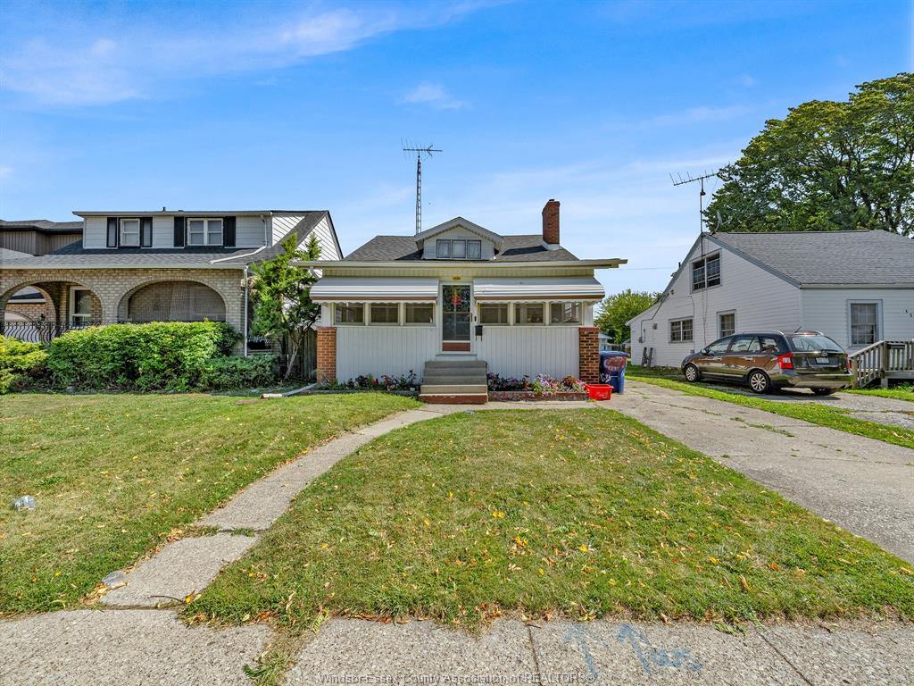 MLS# 26013576: 1560 JANETTE Avenue, Windsor, Canada