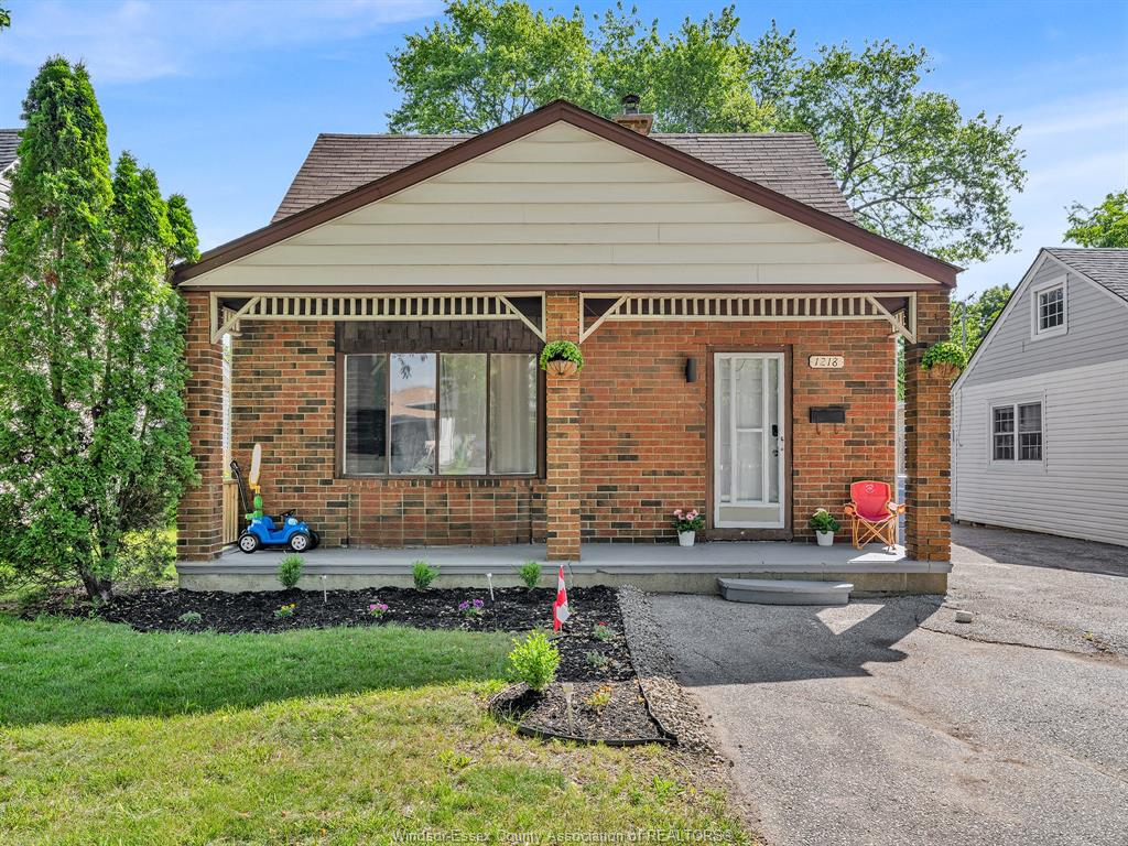 MLS# 26013673: 1218 California Avenue, Windsor, Canada